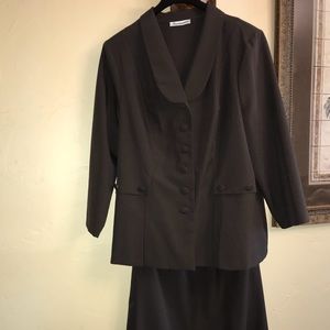 Women’s skirt and jacket set